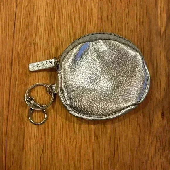 2 Fun Cat Coin purses - Silver w/ zip closure and Gray w/ snap closure - Picture 3 of 5
